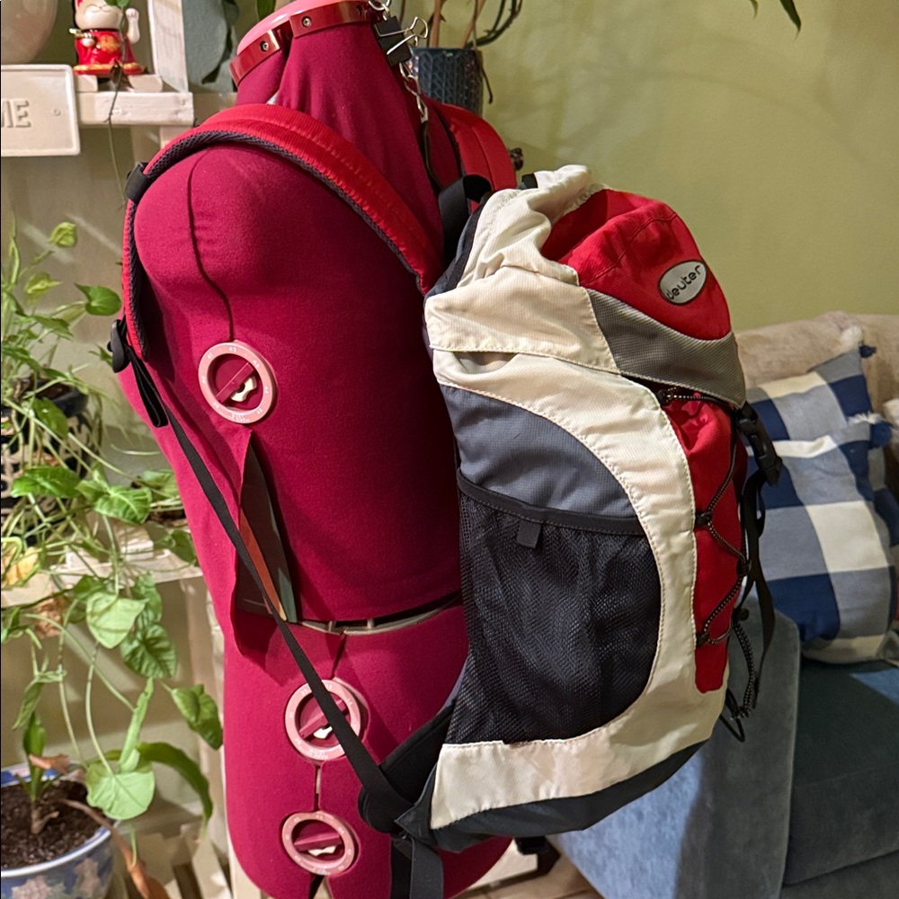 Deuter AC Lite 20L hiking backpack. Excellent condition. - Picture 3 of 7